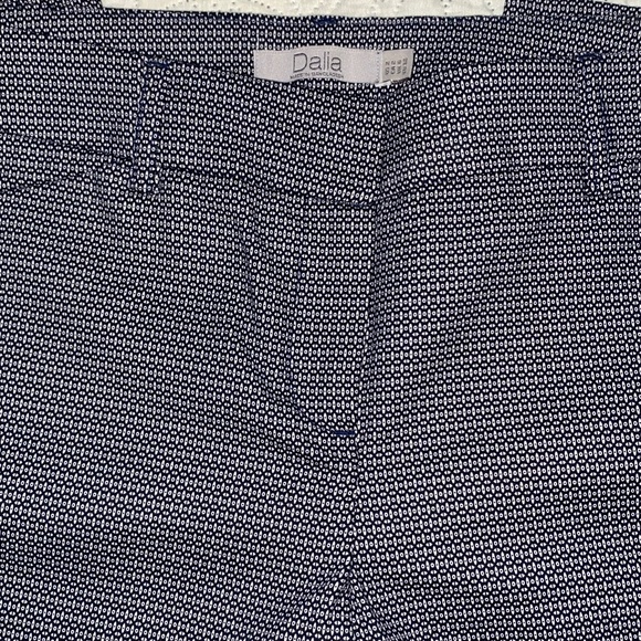 Dalia Pants - Dalia Capri Pants. Made in Bangladesh Sz US 2. EUC